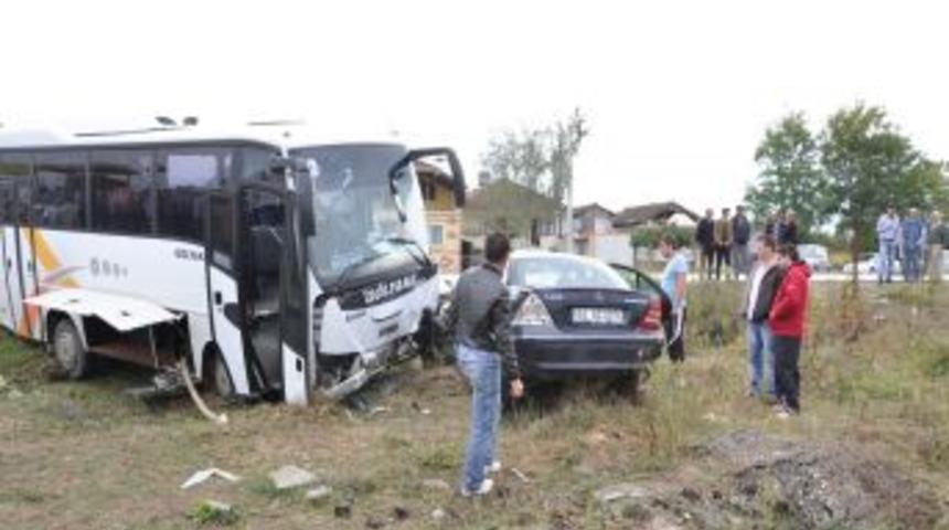 D&uuml;zce&rsquo;de kaza: 2 &ouml;l&uuml;, 5 yaralı