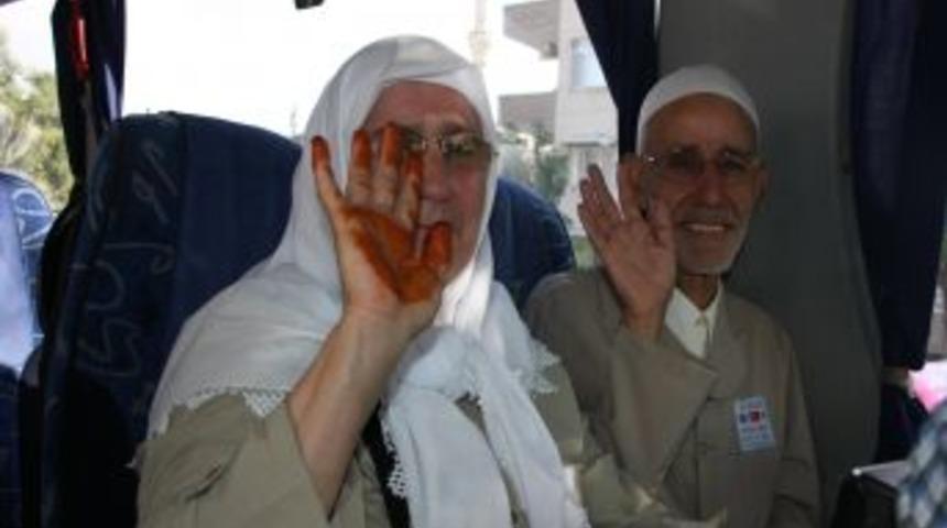 Hacı adayları dualarla uğurlandı