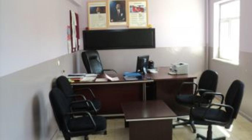 &Ouml;ğretmenler boyadı, okulun &ccedil;ehresi değişti