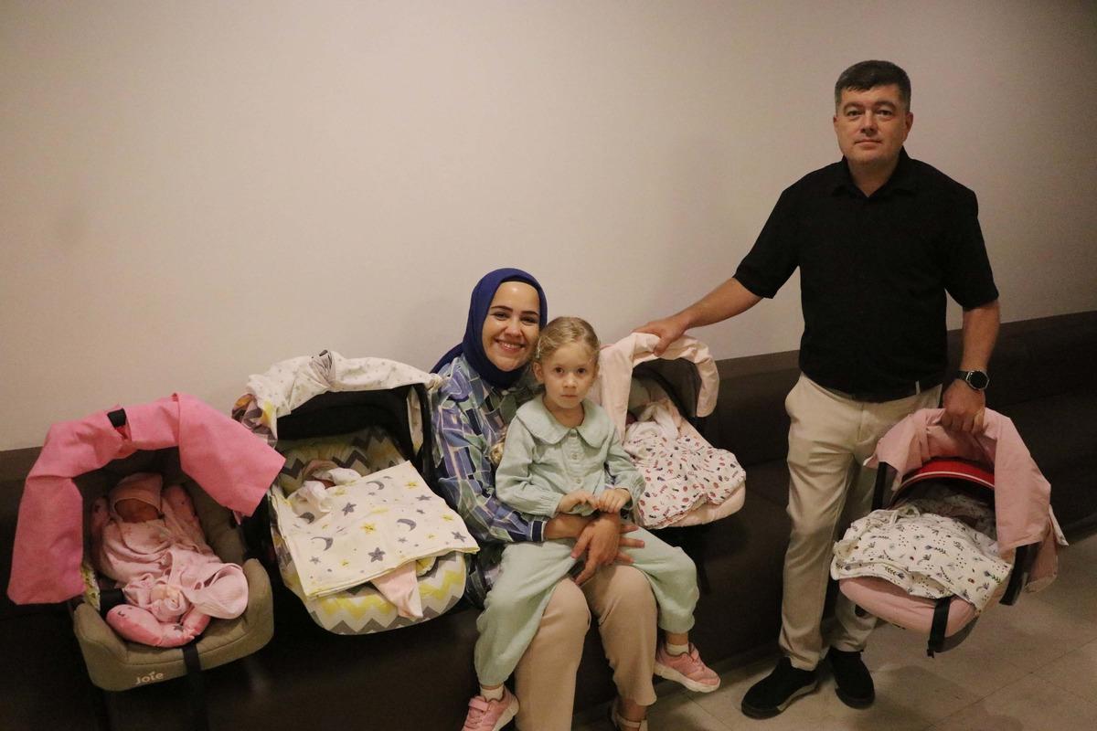 Mucize gibi olay! Tek kızlarının ardından d&ouml;rd&uuml;z kız bebekleri oldu 2