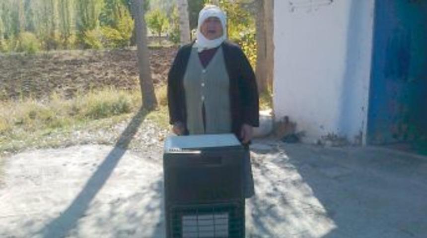 Evindeki sobayı depremzedelere g&ouml;nderdi