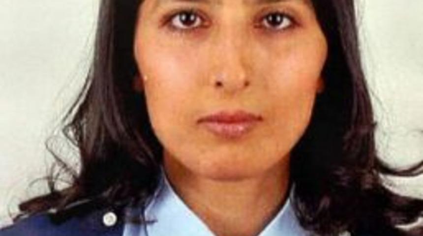 K&ouml;k h&uuml;cre tedavisi i&ccedil;in ABD'ye giden gen&ccedil; bayan polis kalbine yenildi