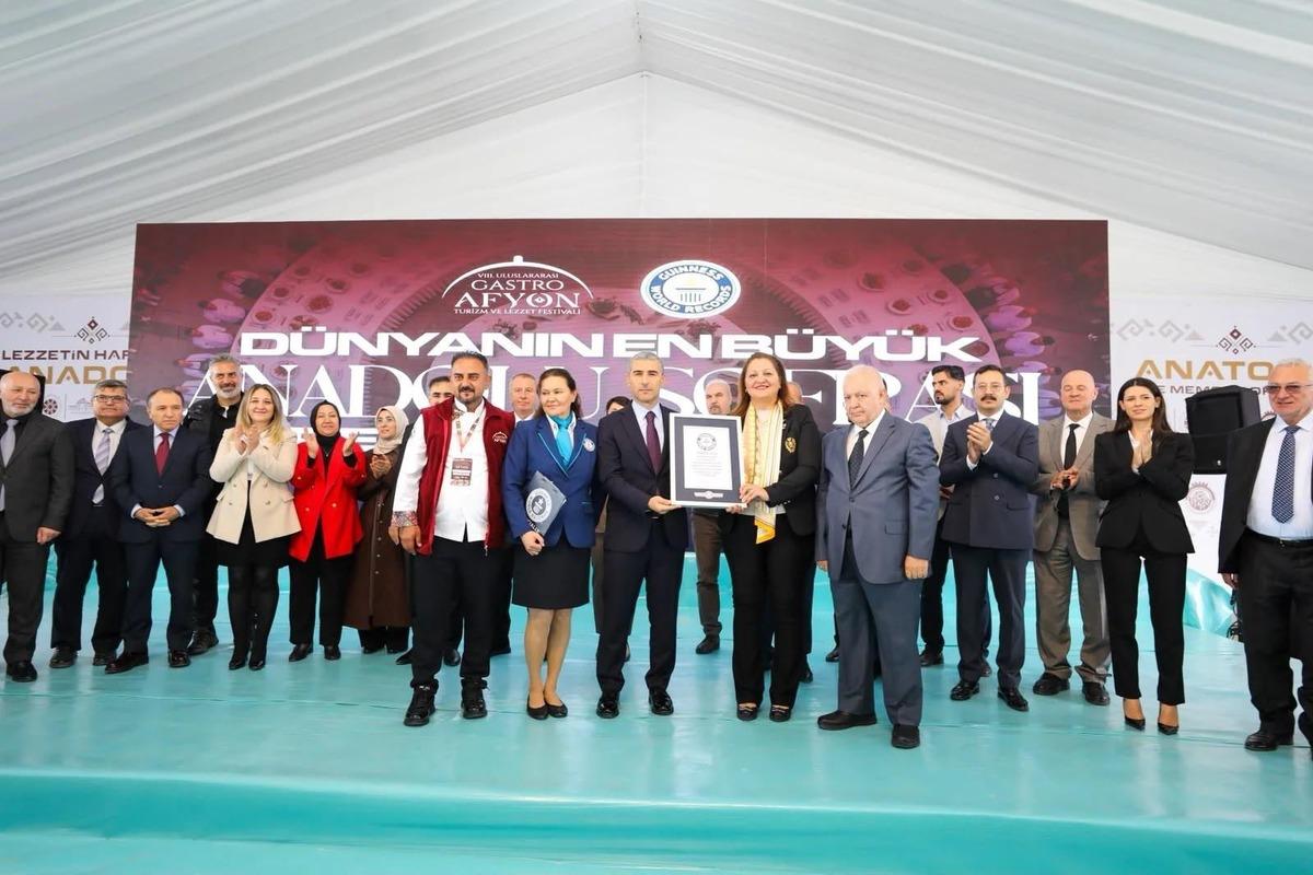 Afyonkarahisar&rsquo;da yine Guinness D&uuml;nya rekoru kırıldı 1