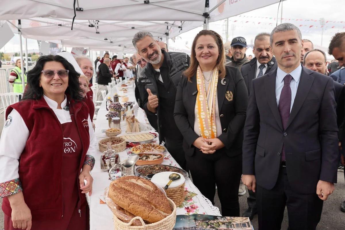 Afyonkarahisar&rsquo;da yine Guinness D&uuml;nya rekoru kırıldı 2