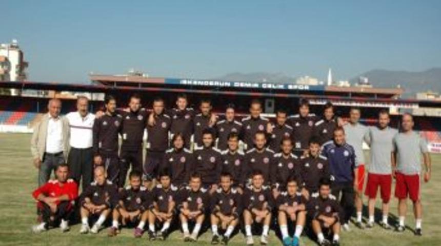 İskenderunspor Tokat'tan aldığı galibiyete seviniyor