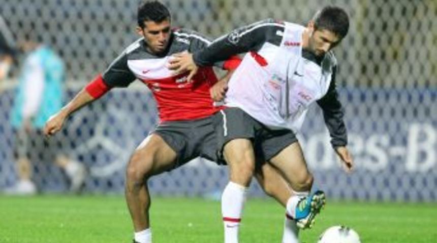 A Milli Takım, &ccedil;alışmalarını yağmur altında s&uuml;rd&uuml;rd&uuml;