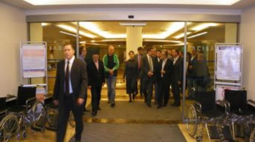 Bakan &Ccedil;elik'in babası hastaneye kaldırıldı