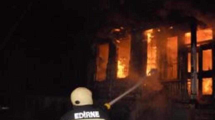 Alev alev yanan konakta bir kadın hayatını kaybetti