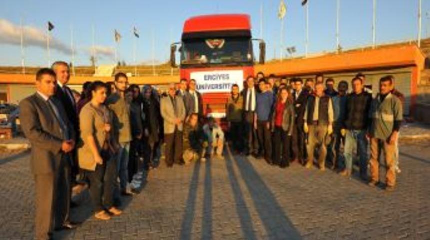 Erciyes &Uuml;niversitesi depremzedelere battaniye, soba ve &ccedil;ocuk maması g&ouml;nderdi
