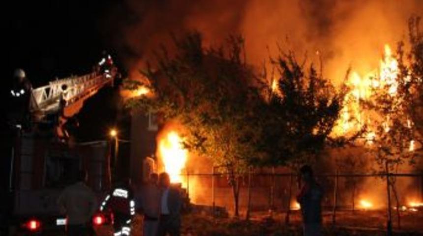 Erzincan&rsquo;da alevli gece