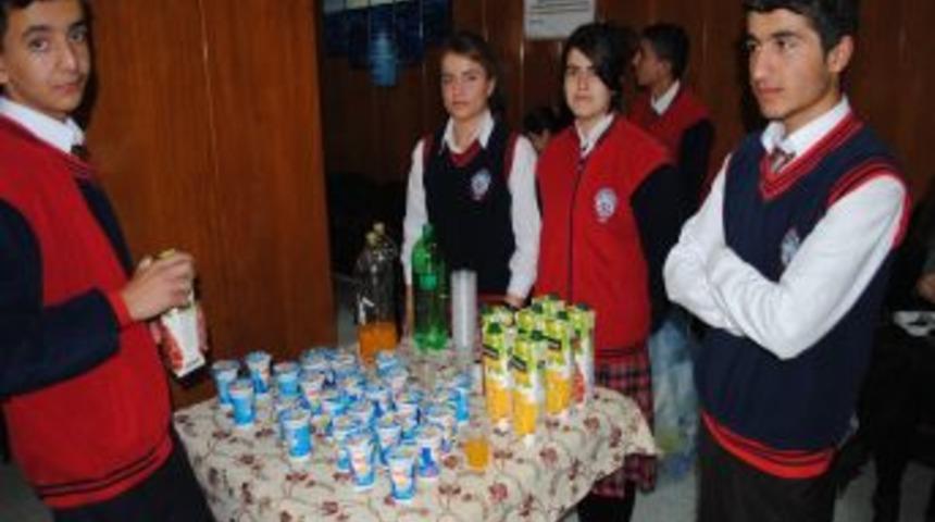 &Ouml;ğrenciler Vanlı depremzedeler i&ccedil;in kermes d&uuml;zenlendi
