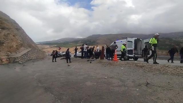 Malatya&rsquo;da iki otomobil &ccedil;arpıştı: 6 yaralı 2