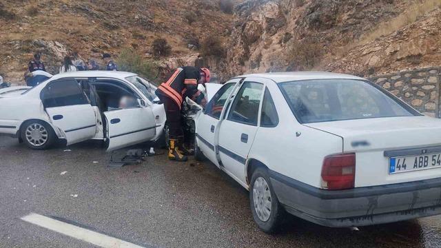 Malatya’da iki otomobil çarpıştı: 6 yaralı