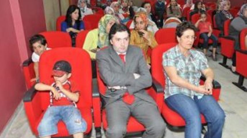 Kartepe&rsquo;de &ouml;ğretmen, aile ve &ouml;ğrenci semineri