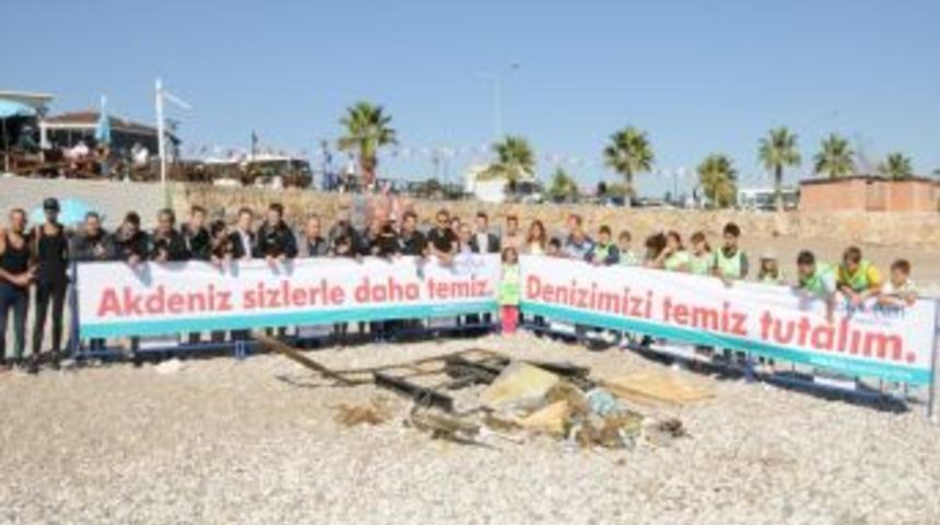 Antalya Konyaaltı Sahili'nde deniz dibi temizlendi