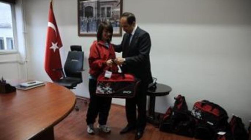 Vali Kalkan,  sporculardan başarı bekliyor