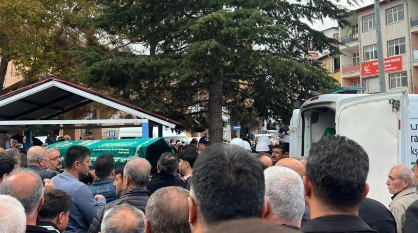 Kazada hayatını kaybeden 2 kişi son yolculuğuna uğurlandı