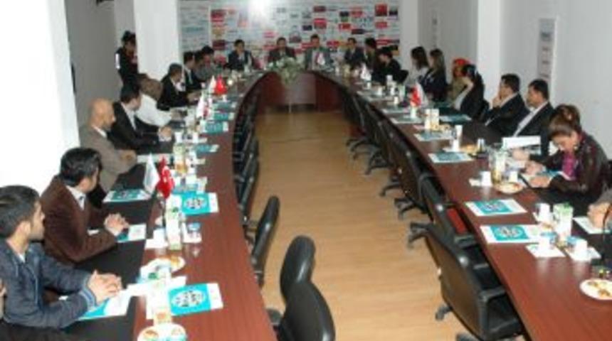 Vali Cerrah: Dış ticaret konusunda yetişmiş elemana ihtiya&ccedil; var