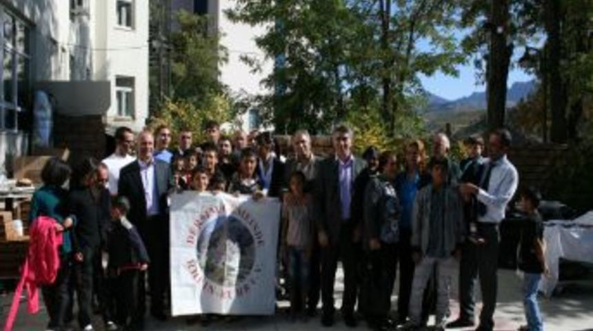 Duisburg Dersim Topluluğu&rsquo;ndan ihtiya&ccedil; sahibi &ouml;ğrencilere giyecek yardımı