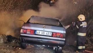 Bodrum&rsquo;da kaza yapan otomobil alev aldı