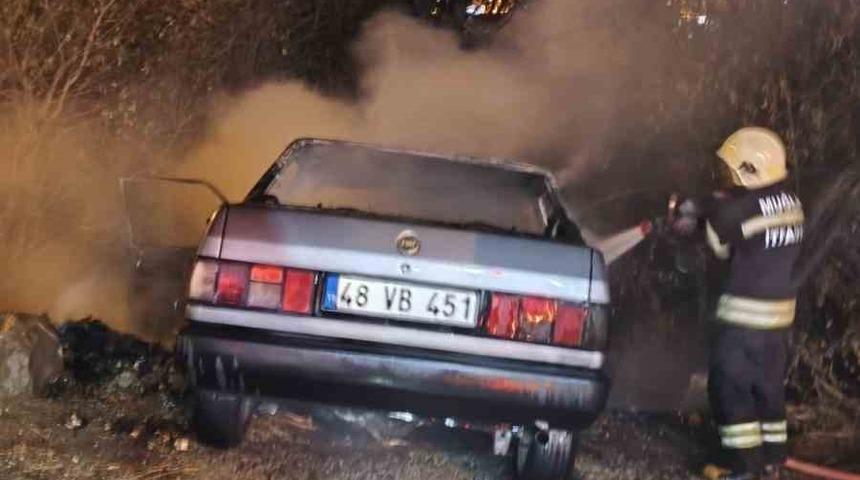 Bodrum&rsquo;da kaza yapan otomobil alev aldı