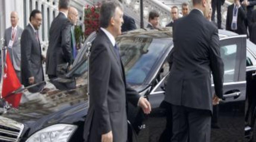 Cumhurbaşkanı G&uuml;l, şof&ouml;r koltuğuna oturdu
