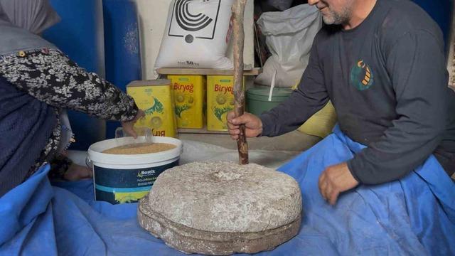 90 yıllık geleneği taş değirmende yaşatıyorlar 1