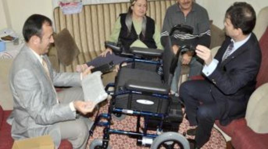 AK Parti Genel Başkan Yardımcısı Tanrıverdi, ak&uuml;l&uuml; araba s&ouml;z&uuml;n&uuml; yerine getirdi