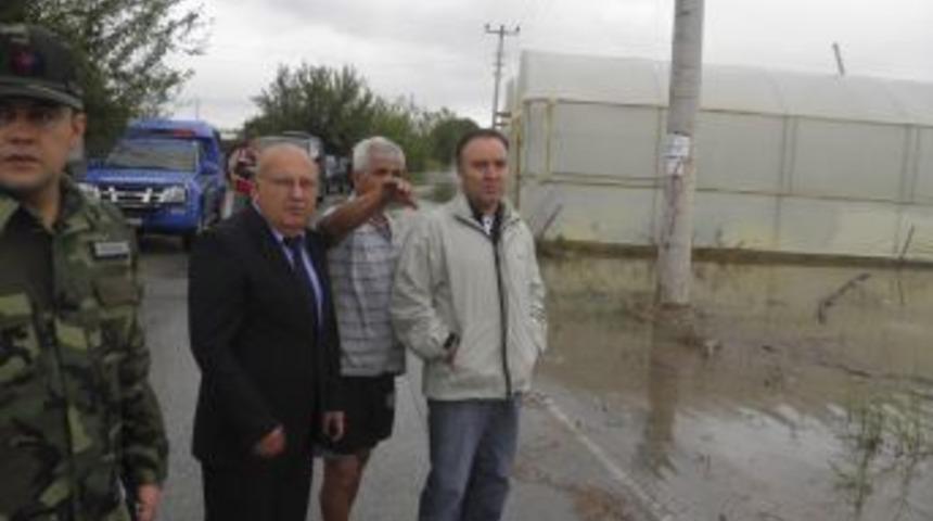 Antalya'yı fırtına vurdu, 3 ev yıkıldı, 6 kişi kayıp