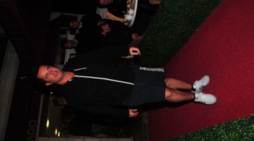 İyi akşamlar demekle yetindi