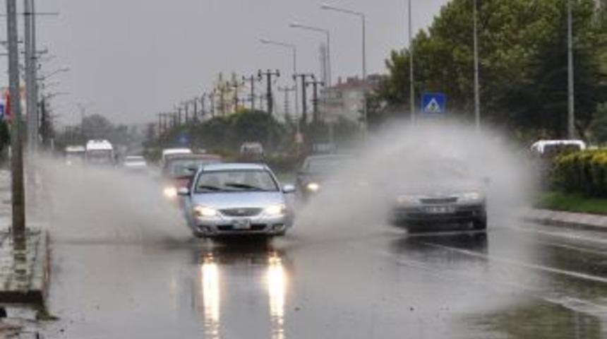 Edirne'de yağmur etkili oluyor