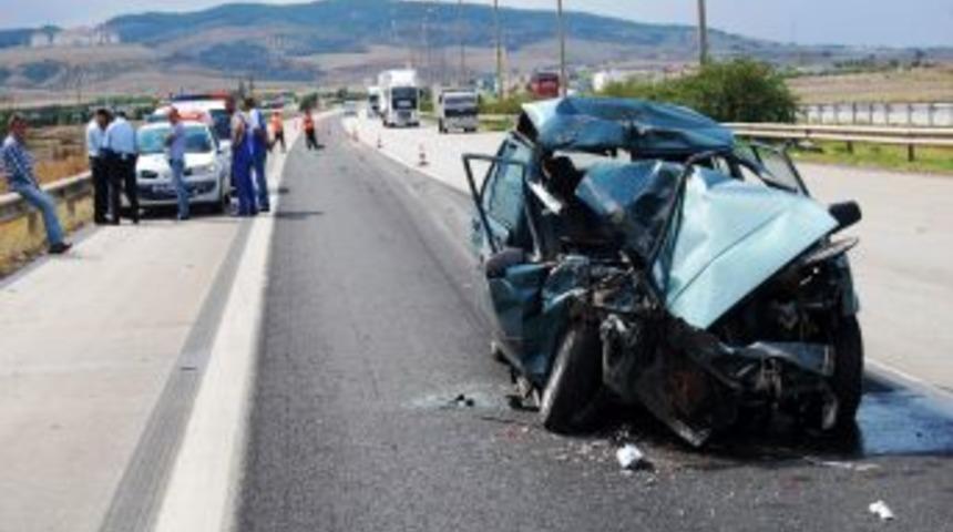 Otomobil, mazot y&uuml;kl&uuml; tankere arkadan &ccedil;arptı: 1 &ouml;l&uuml;