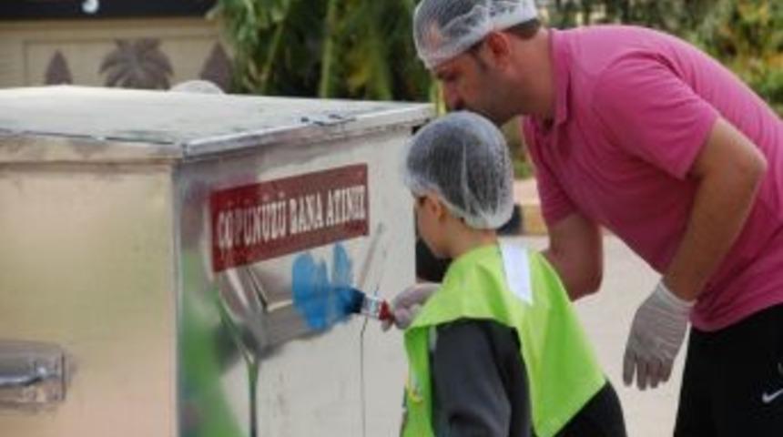 Toroslu öğrenciler, Konyaaltı'ndaki çöp konteynerlerini boyadı