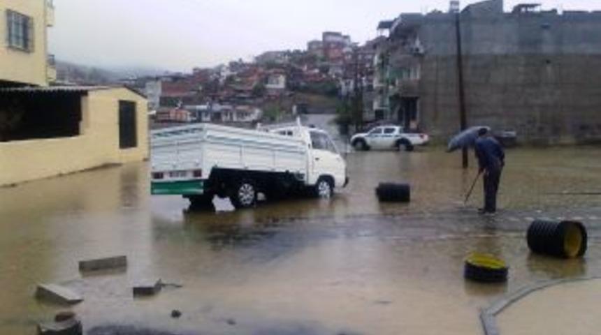 Edremit K&ouml;rfezi yağmura teslim oldu