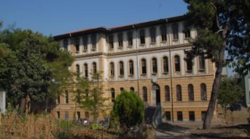 Fatih&rsquo;teki Dar&uuml;şşafaka&rsquo;ya ait eski okul binası yenileniyor