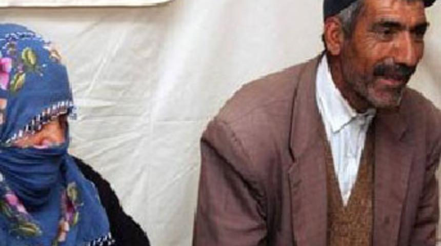 Enkaz altında aradığı oğlunu hastanede buldu