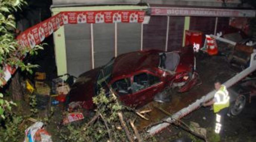 Otomobil evin bah&ccedil;esine u&ccedil;tu!