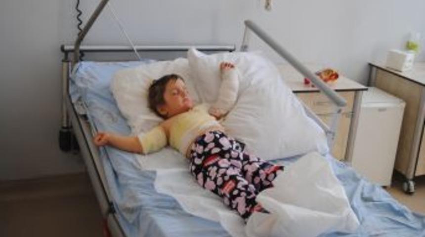 &Uuml;zerine semaver devrilen k&uuml;&ccedil;&uuml;k Berivan'ın yardımına askeri helikopter yetişti