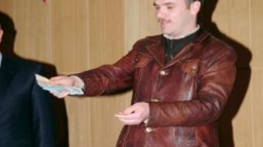 Nevresimde bulduğu parayı iade eden depremzedeye evini tahsis edecek