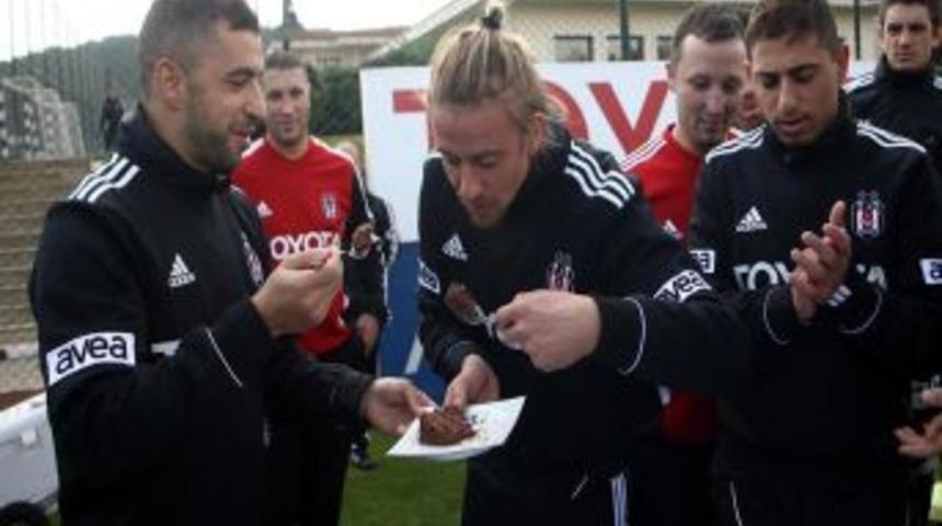 Beşiktaş'ta Guti ve Simao'nun doğum g&uuml;n&uuml; kutlandı