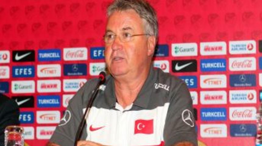 Guus Hiddink: Azerbaycan'ı yenemiyorsak finallere gitmeyelim