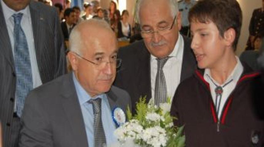 Yeni anayasaya katkı yapmak isteyen &ccedil;ocuk, TBMM Başkanı'nın koltuğuna oturacak