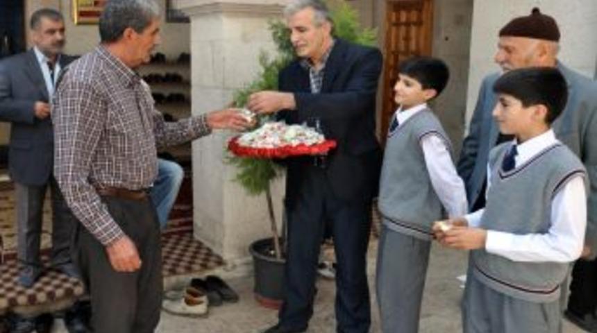 Başbakan&rsquo;ın tek yumurta ikizi adaşları, Tenzile Erdoğan i&ccedil;in mevlit okuttu