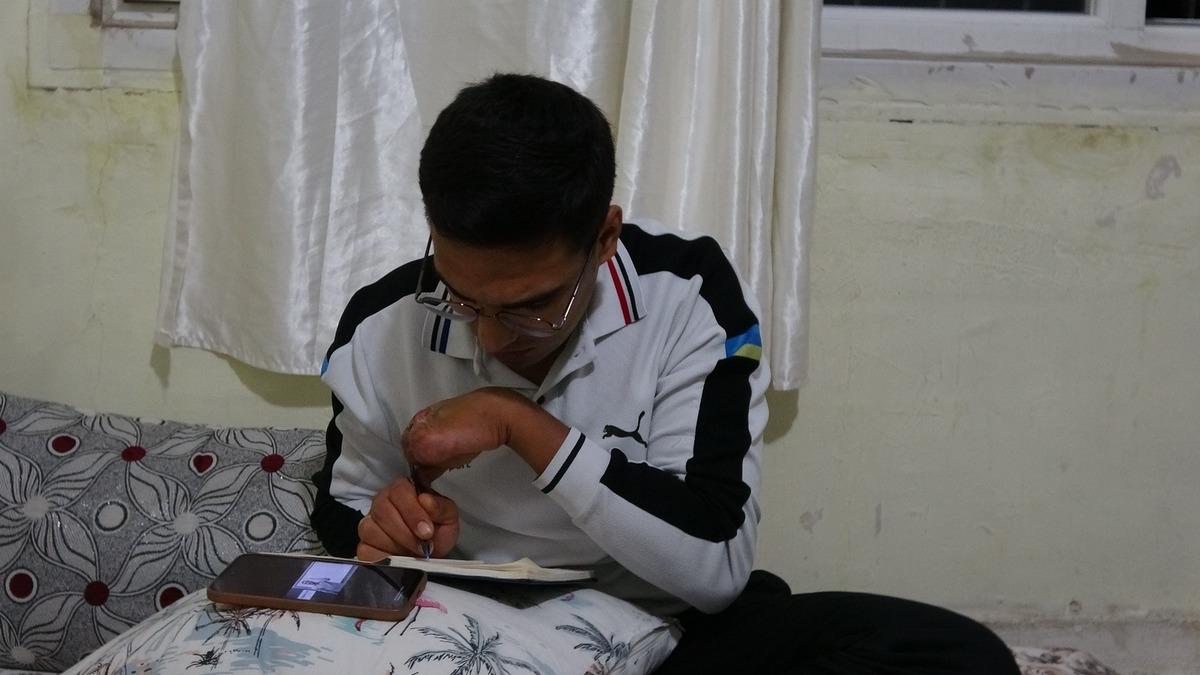 Elini makineye kaptırdı: Parmak başı 100 bin teklif ettiler! "Bağırdım, &ccedil;ağırdım dalga ge&ccedil;tiğimi sandılar..." 1