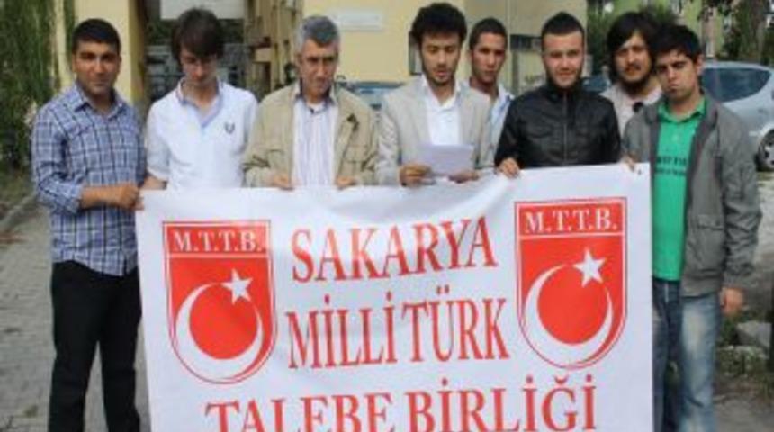 Bira festivaline destek veren bakanlığı şerbet i&ccedil;erek protesto ettiler