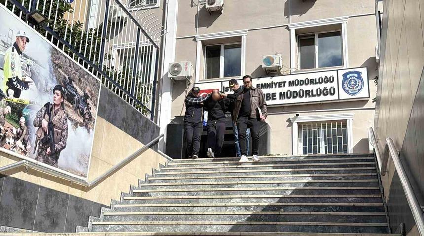 İşlediği su&ccedil;lardan 30 yıl kesinleşmiş hapis cezası bulunan ve 9 yılı aşkın s&uuml;redir aranan ş&uuml;pheli Gaziosmanpaşa&rsquo;da yakalandı