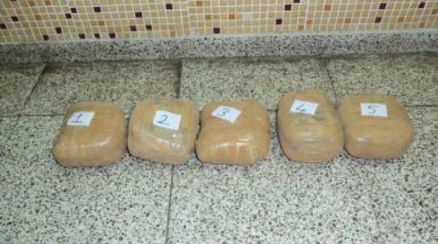 Başkale'de 5 kilo toz esrar ele ge&ccedil;irildi