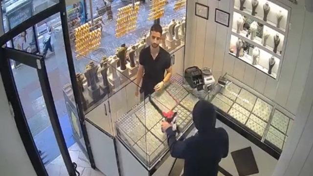 Kuyumcuyu soyacaktı, böyle tuzağa düştü