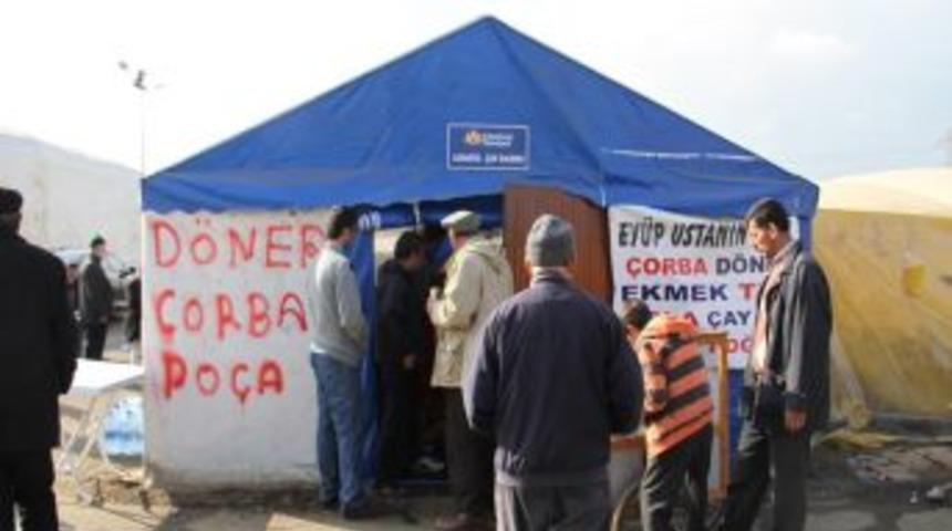 Kurbanlık satış alanında internet kafe ve kuaf&ouml;r hizmeti