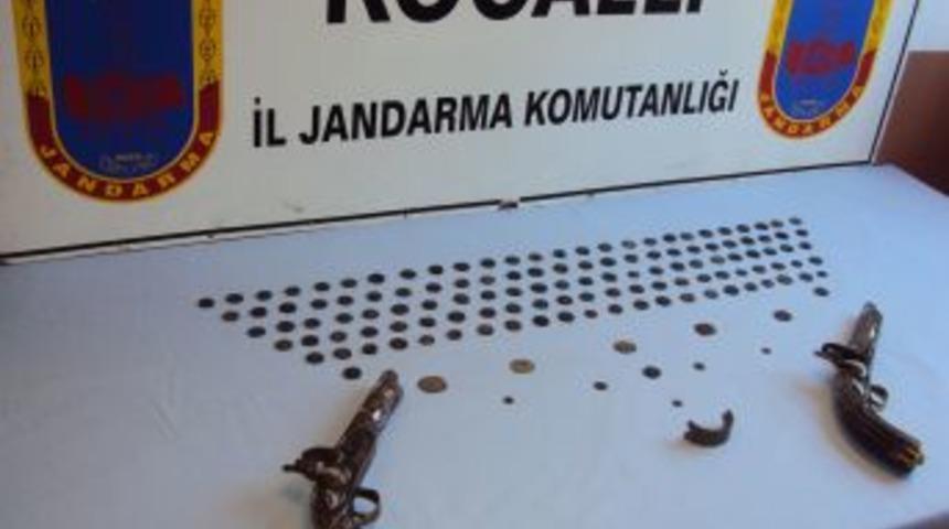 Roma ve Bizans d&ouml;nemine ait 133 sikke ve &ccedil;eşitli tarihi eserler ele ge&ccedil;irildi